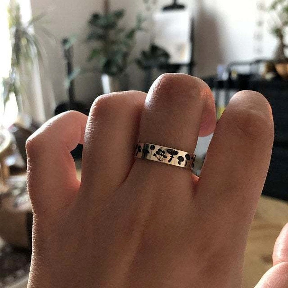 2021 New Vintage Mushroom Ring For Women Men Bohemian Delicate Handmade Carved Flower Ring Engagement Wedding Band Jewelry Gift